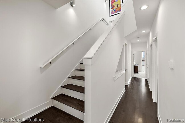 Building Photo - 284 Alfred St