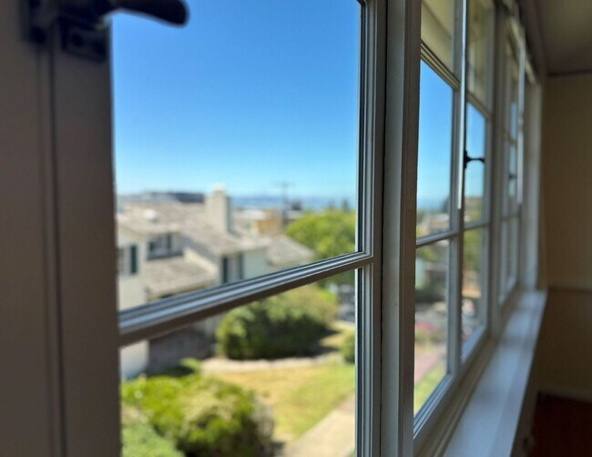 Building Photo - This is a Berkeley Lifestyle. | 3BR | 1.5BA | 1,450 SF | Just Steps from Campus
