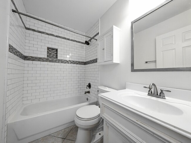 Building Photo - 1131 W 24th St