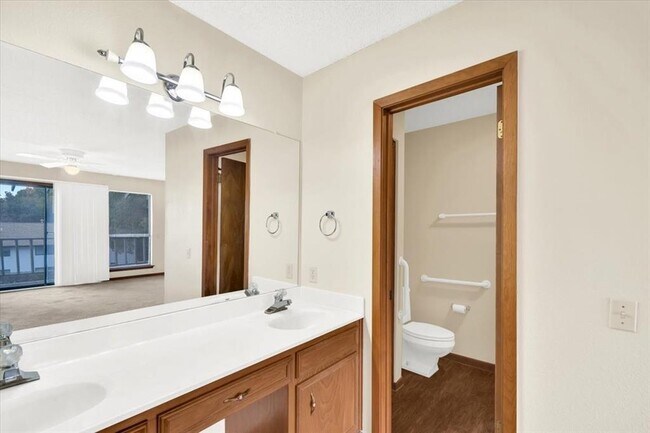 Building Photo - 2015 Mistywood Dr