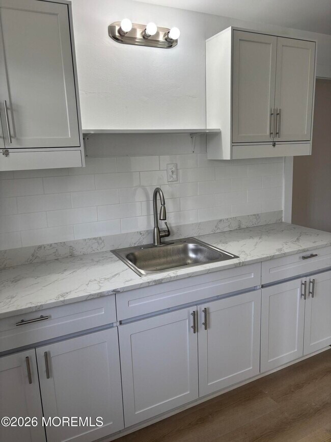 Building Photo - 68 Maple Ave