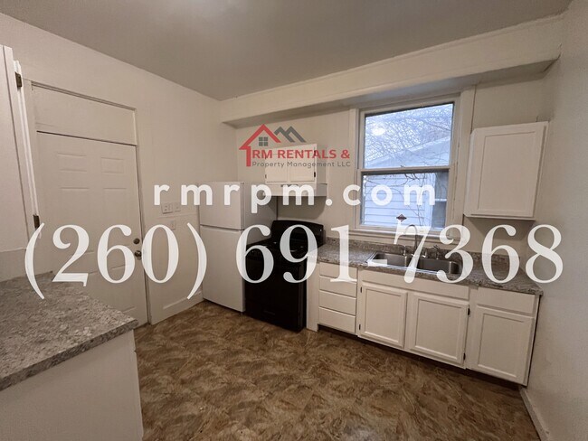 Building Photo - 439 E Taber St