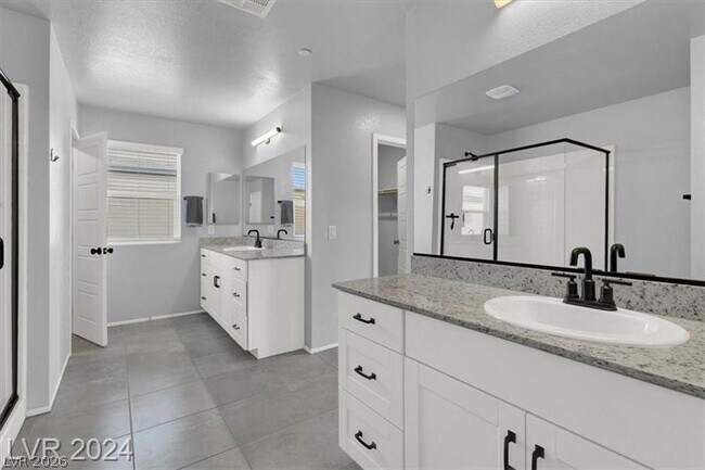 Building Photo - 7481 Moonglade St