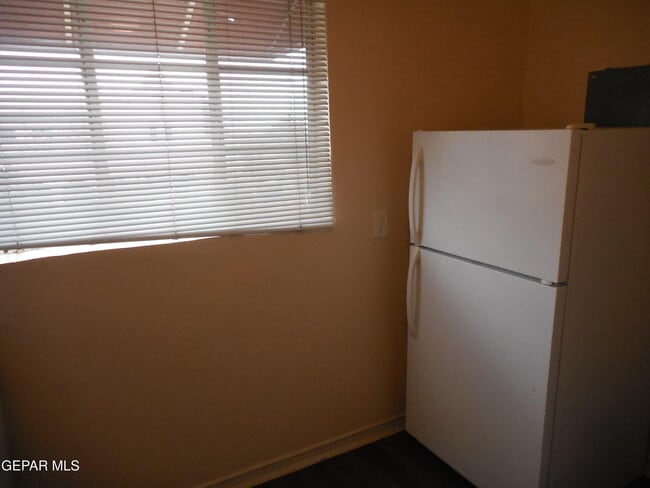 Building Photo - 701 W Yandell Dr