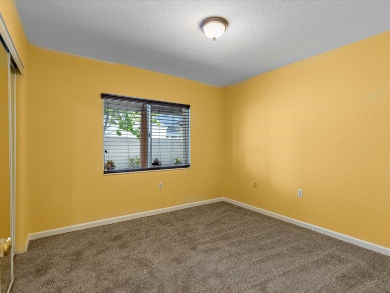 2nd bedroom - 145 18th Ave SE