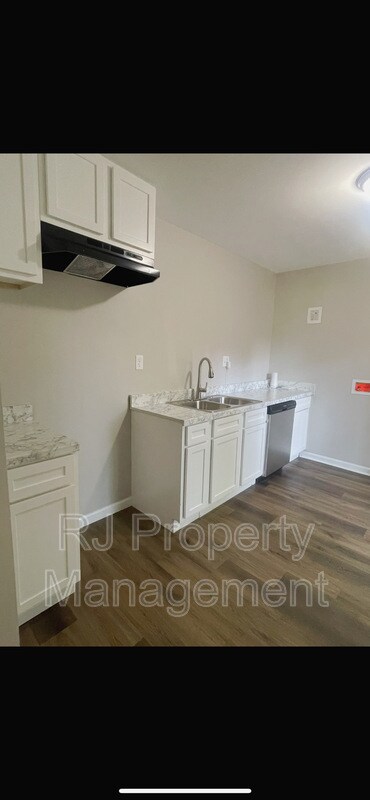 Building Photo - 886 Dawn Dr