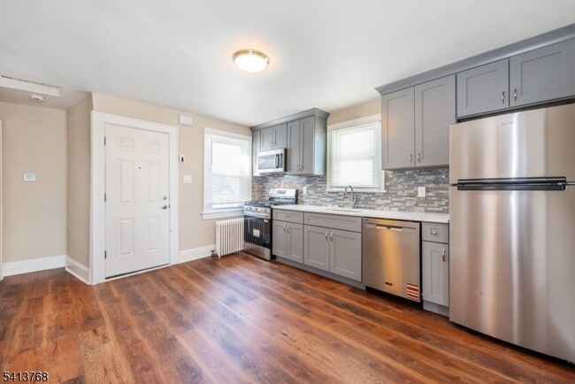 Building Photo - 116 Eagle St