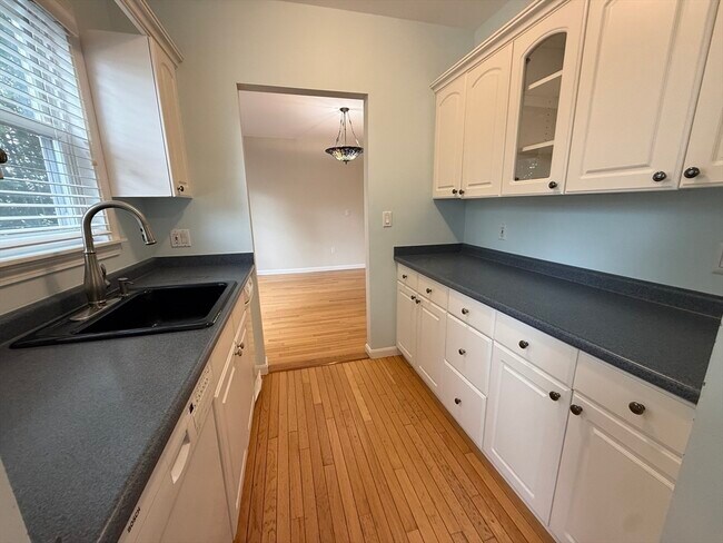 Building Photo - 3 Cedar Hill Terrace