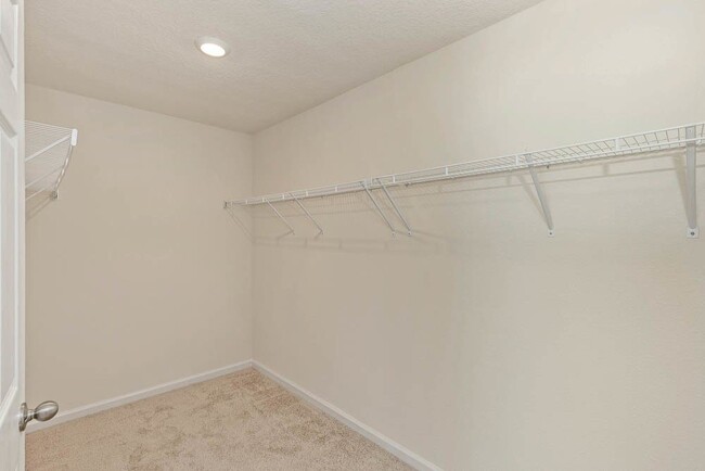 Building Photo - Silver Leaf townhouse w/ Office!