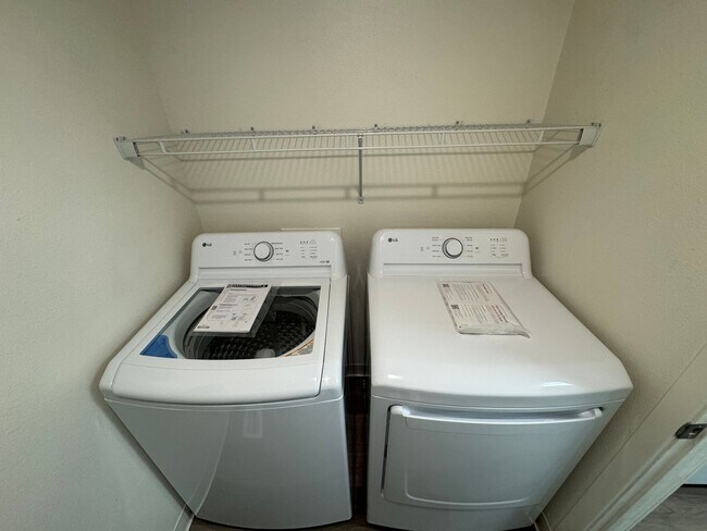 Building Photo - 3125 S Apple St