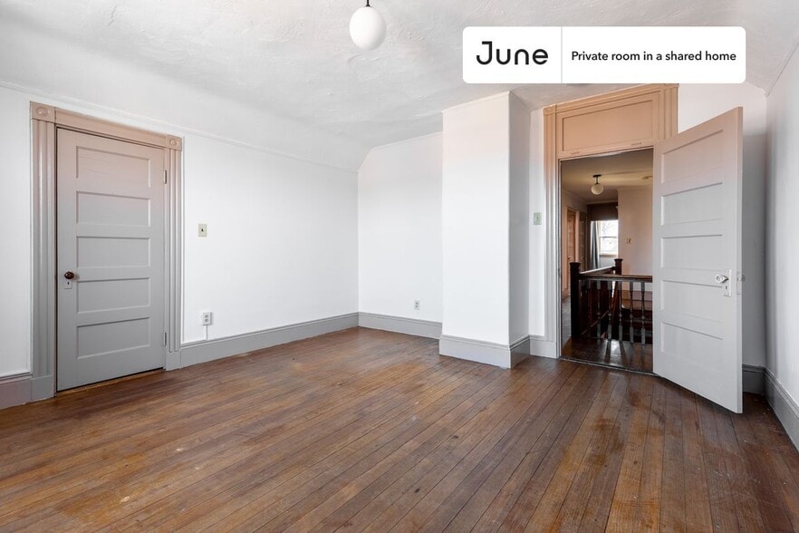 Building Photo - Room in Shared 3 bed/1 bath home