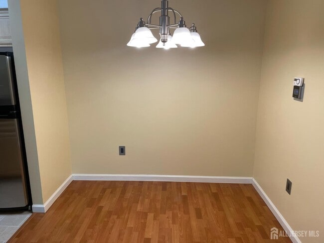 Building Photo - 911 Ravens Crest Dr