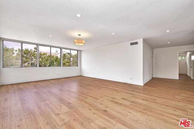 Building Photo - 9221 Charleville Blvd