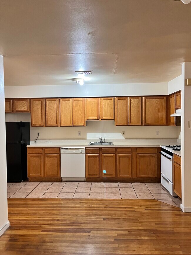 Building Photo - 318 Magnolia Ave