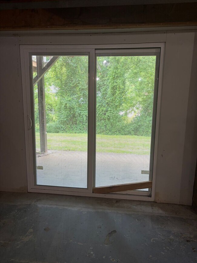 Building Photo - Cross Lanes Townhouse