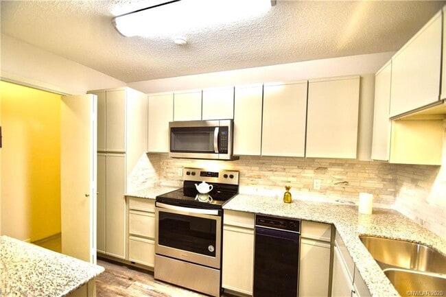 Building Photo - 41 Meadow Creek Dr