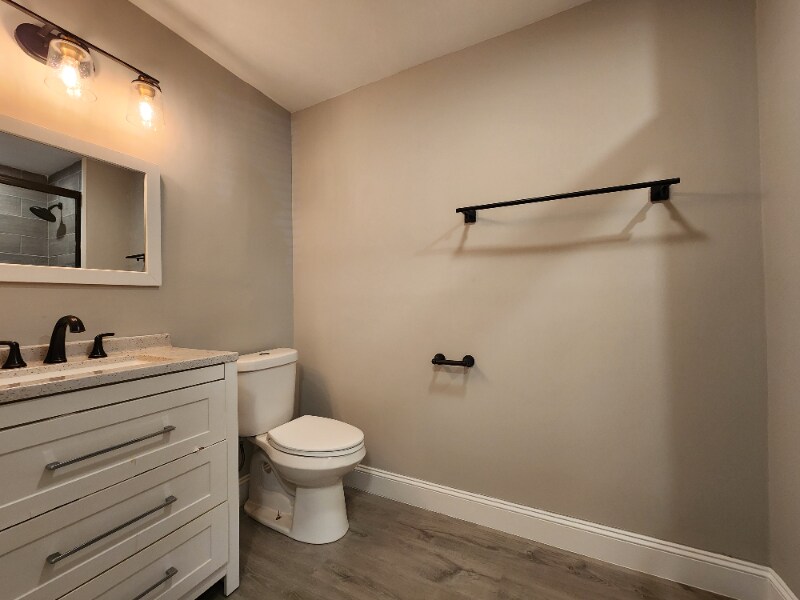 Building Photo - 1020 Woodvale Dr