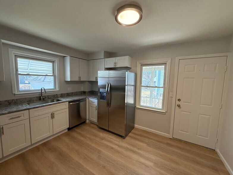 Building Photo - 139 Gallup St