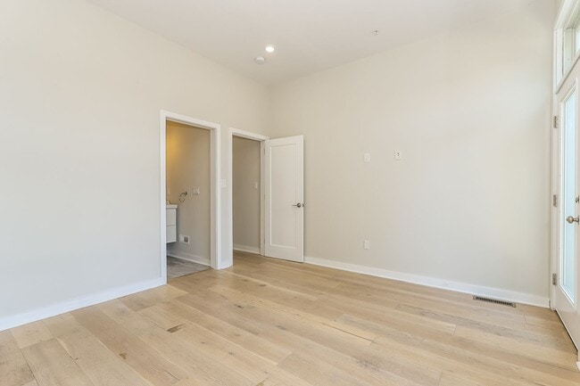 Building Photo - 2106 N Percy St