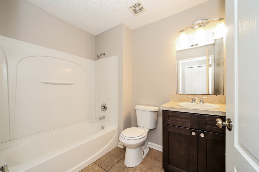 Building Photo - 440 Sanwick Dr