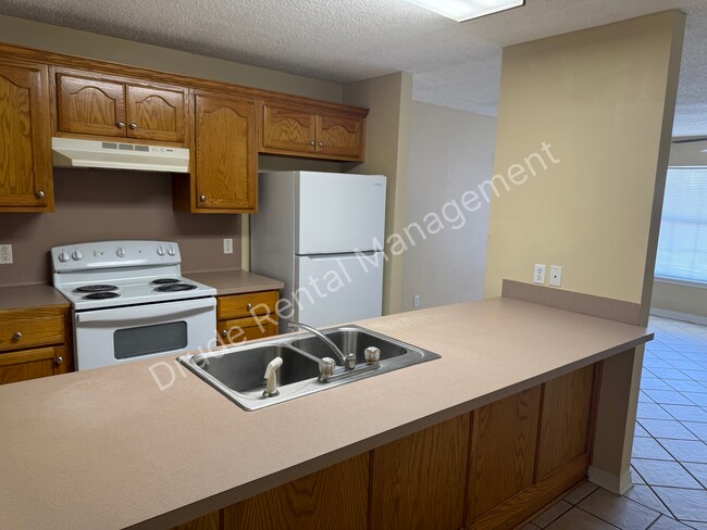 Building Photo - 508 Cedar Ln