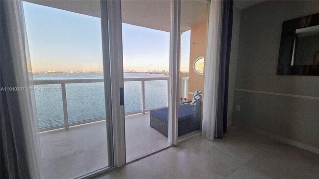 Building Photo - 1625 Kennedy Cswy