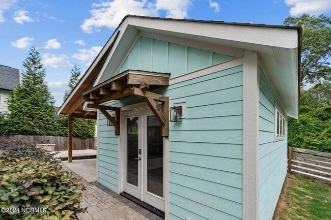 Building Photo - 249 Springwood Way