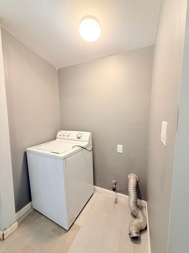 Building Photo - 941-941 Bayonne St