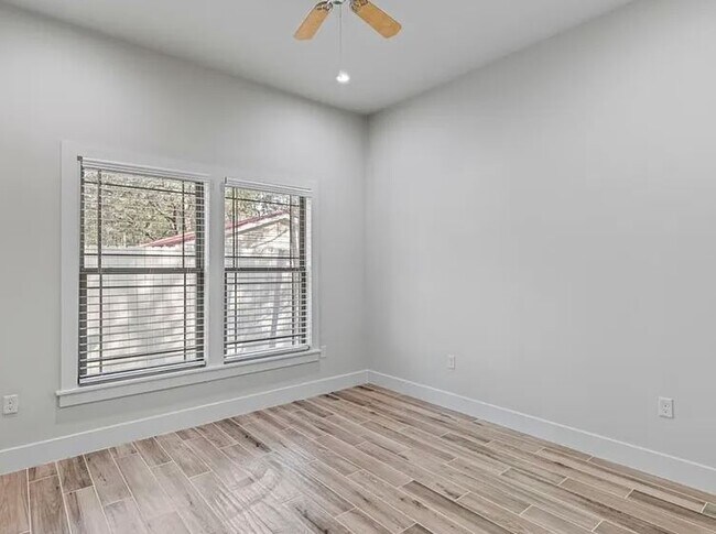 Building Photo - 16 Justin Ct