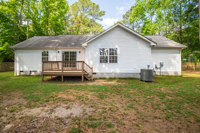 Building Photo - 2099 Yacht Club Rd