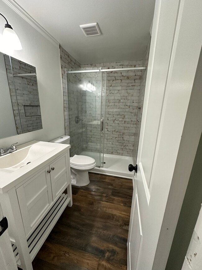 Building Photo - 319 Devonwood Ct