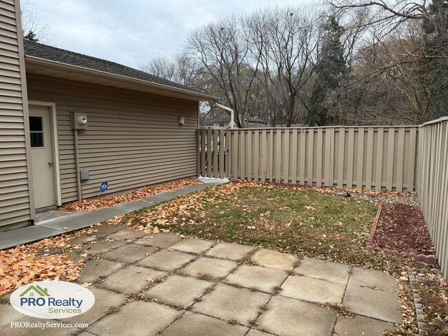 Building Photo - 2 Bedroom Townhouse **50% off December's Rent with a December 2025 Move In**