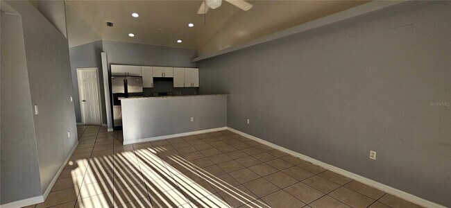 Building Photo - 401 SE 24th Ave