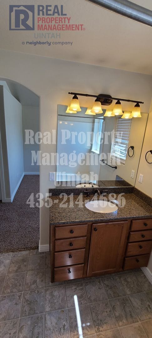 Building Photo - 3 bed 2.5 bath townhome in Fox Run