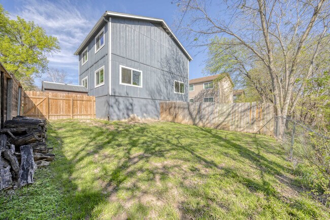 Building Photo - 5407 Spring Meadow Rd