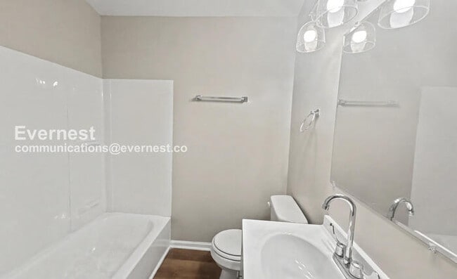 Building Photo - 3 Bed, 2 Bath Home with Fenced Yard / Pet-Friendly / Vouchers Accepted / Available Now!