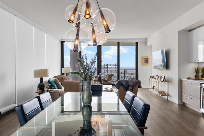 Building Photo - 301 1st St S