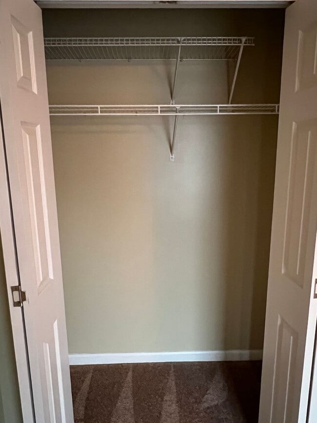 Building Photo - PRIE REDUCTION  3 Bedroom Avail August 2026; Rent $1,600