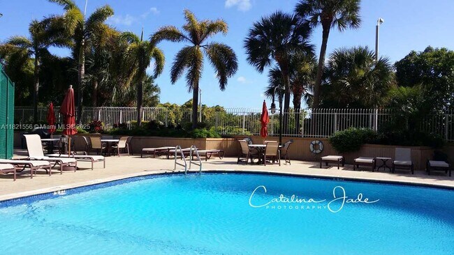 Building Photo - 2843 S Bayshore Dr