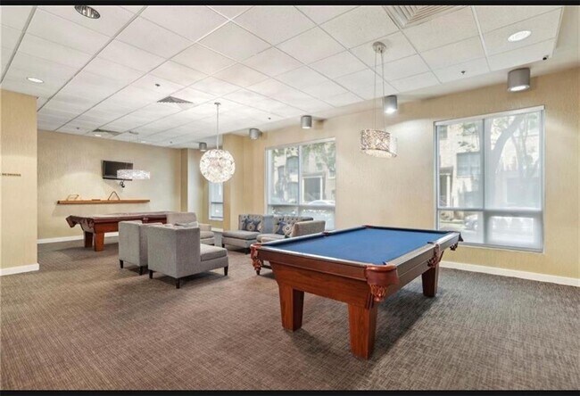 Building Photo - 711 Cosmopolitan Dr NE
