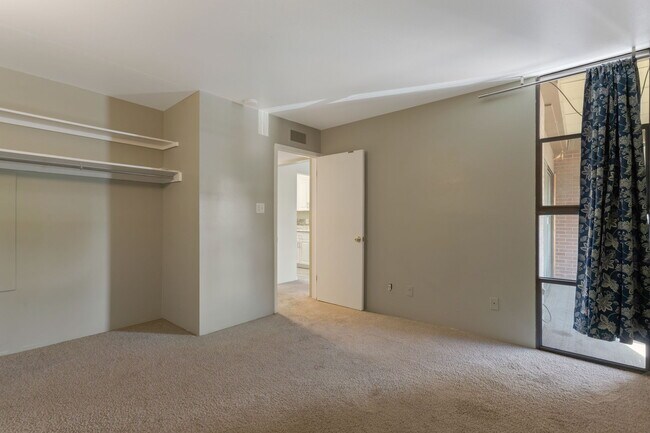 Building Photo - 2227 Canyon Blvd