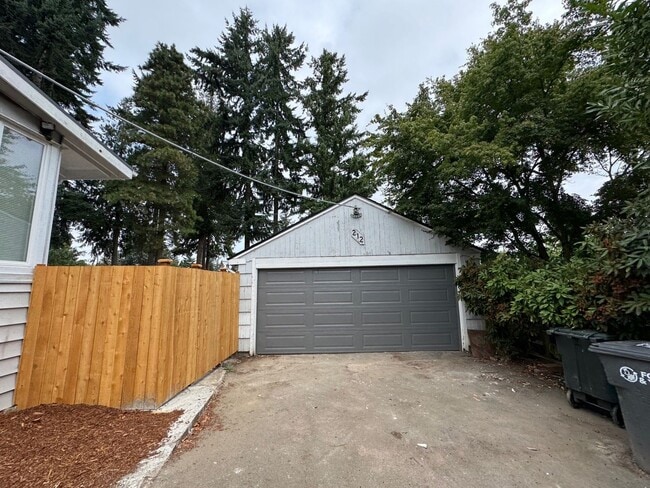 Building Photo - Newly renovated 4 bed 1 bath home in Burien