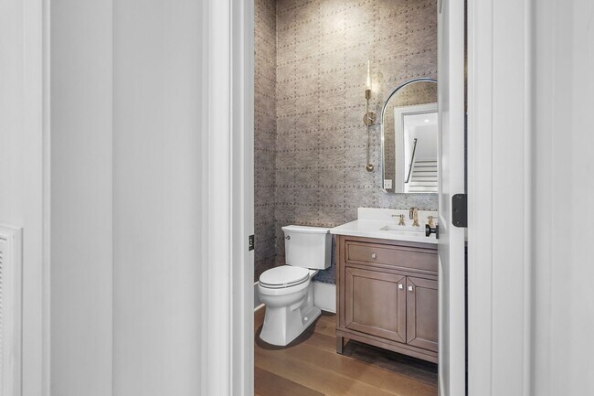 Building Photo - 3311 Skyline Dr