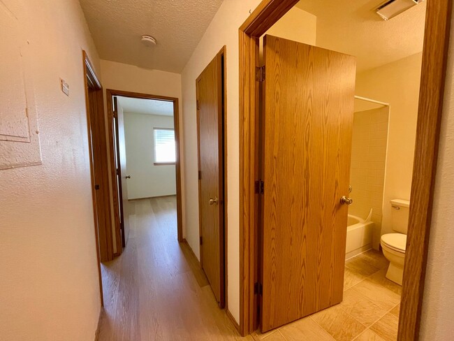 Building Photo - SE Single level 2 Bed 2 Bath Condo - A/C, ...