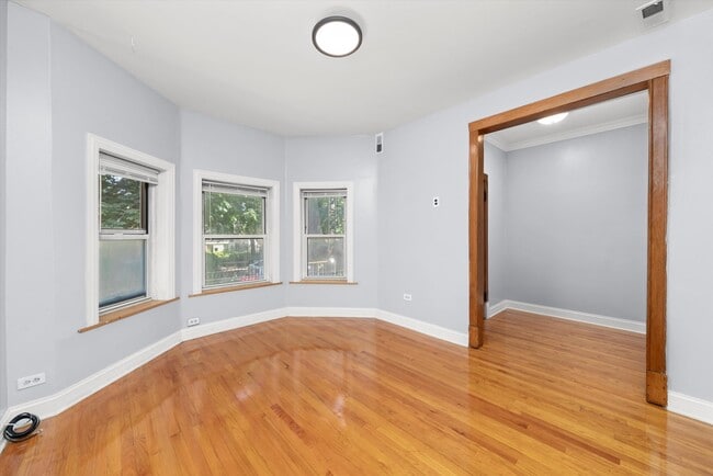 Building Photo - 2911 W Belden Ave