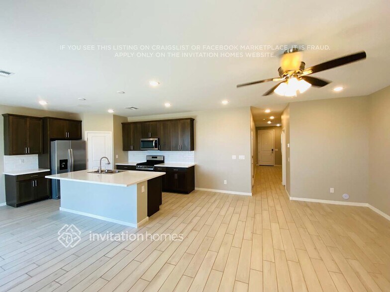 Building Photo - 40581 W Sunland Dr