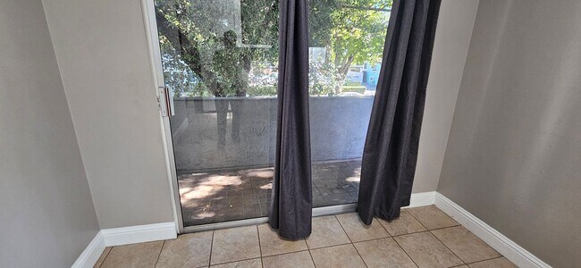 Building Photo - 2010 18th St