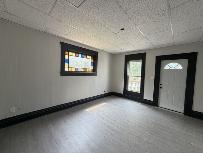 Building Photo - 543 Erin St