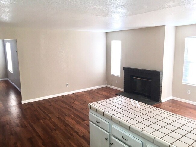 Building Photo - Large 3 Bedroom 2.5 Bath House w/ Garage in Vallejo -- COMING SOON !!!