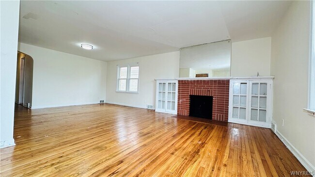 Building Photo - 1553 Whitney Ave